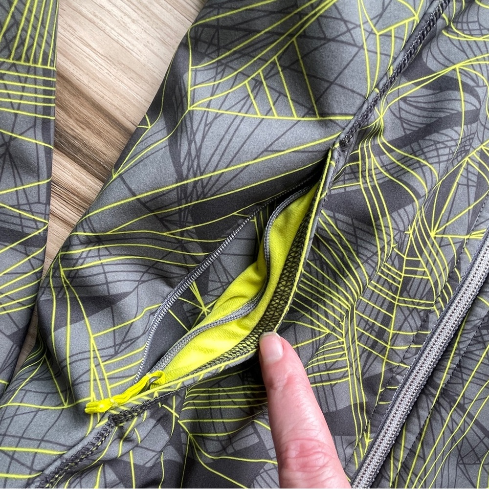 LL Bean midweight all weather coat Grey/neon yellow line pattern Size M.… - Picture 5 of 12